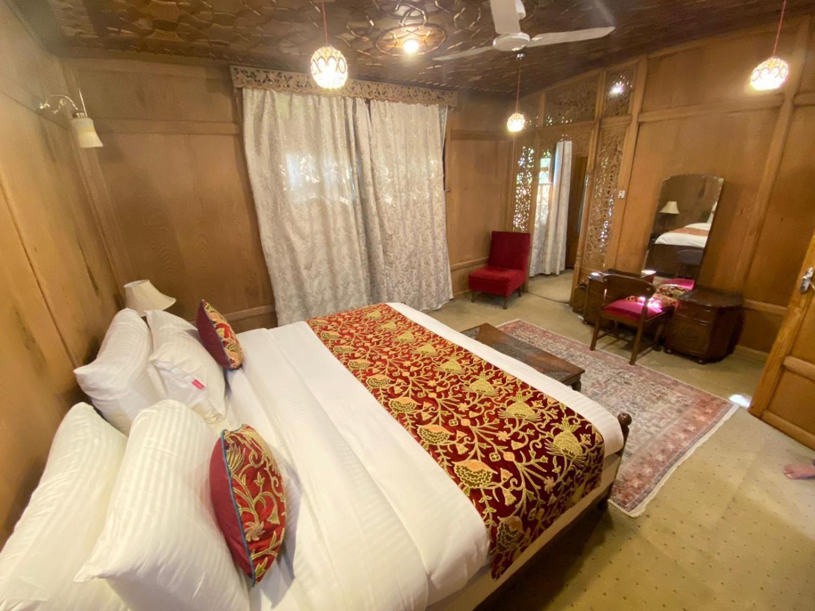 Nazneen Group Of Houseboats Srinagar  Bagian luar foto