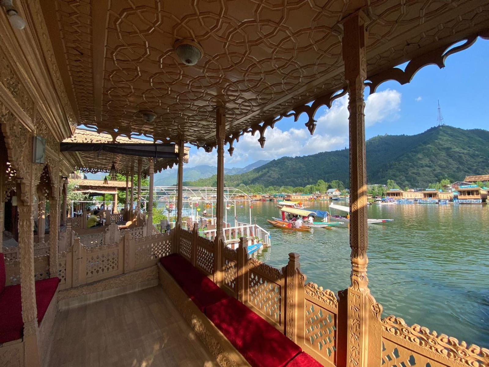Nazneen Group Of Houseboats Srinagar  Bagian luar foto