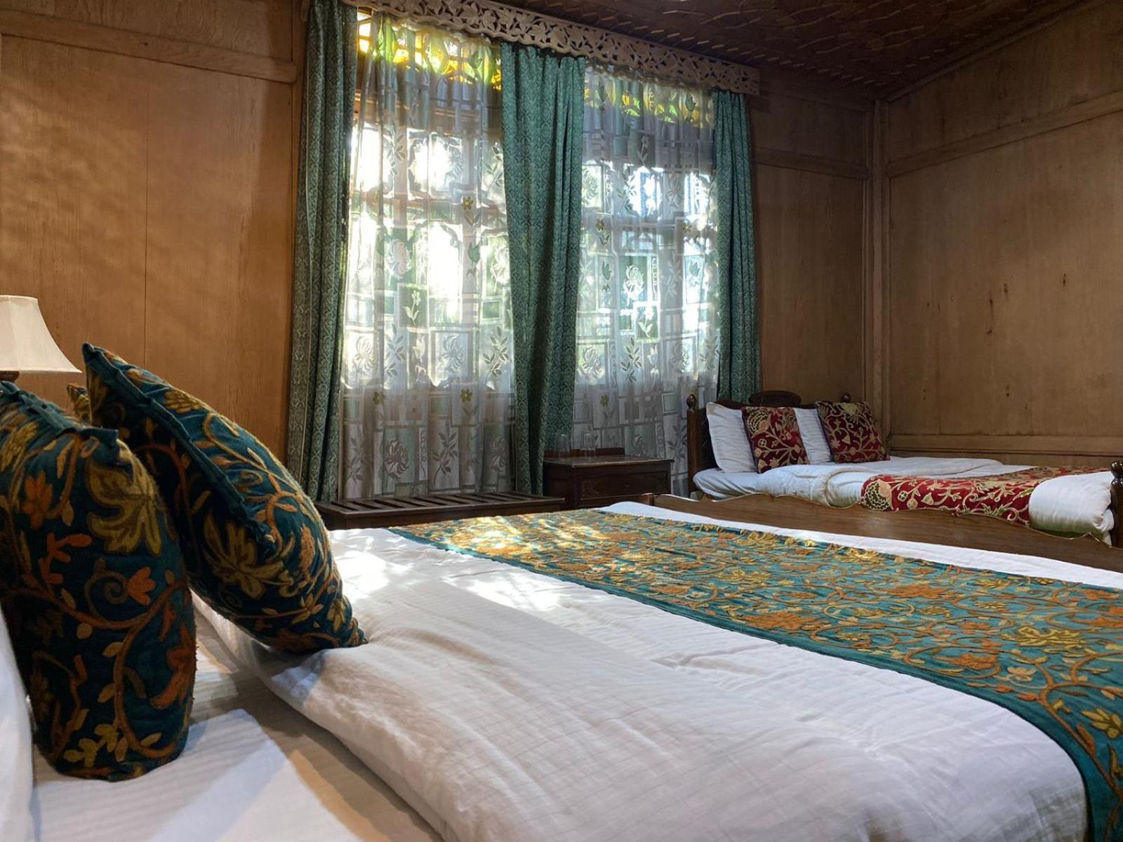 Nazneen Group Of Houseboats Srinagar  Bagian luar foto