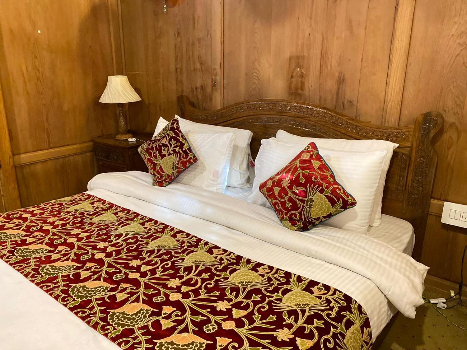 Nazneen Group Of Houseboats Srinagar  Bagian luar foto
