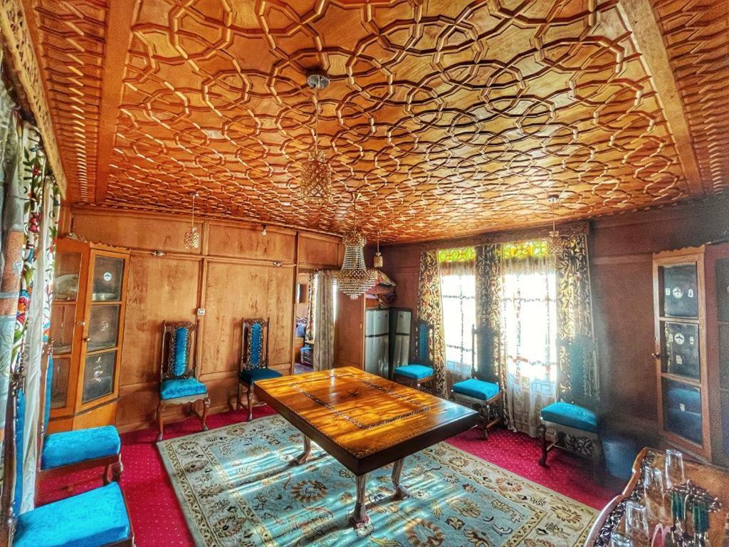 Nazneen Group Of Houseboats Srinagar  Bagian luar foto