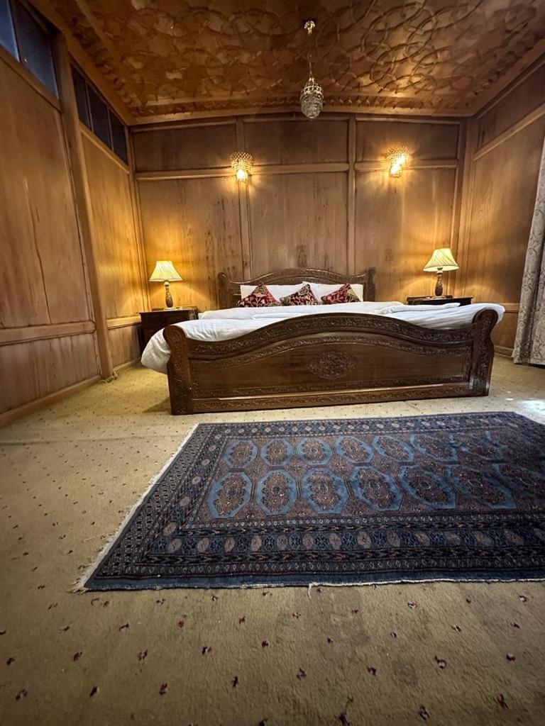 Nazneen Group Of Houseboats Srinagar  Bagian luar foto