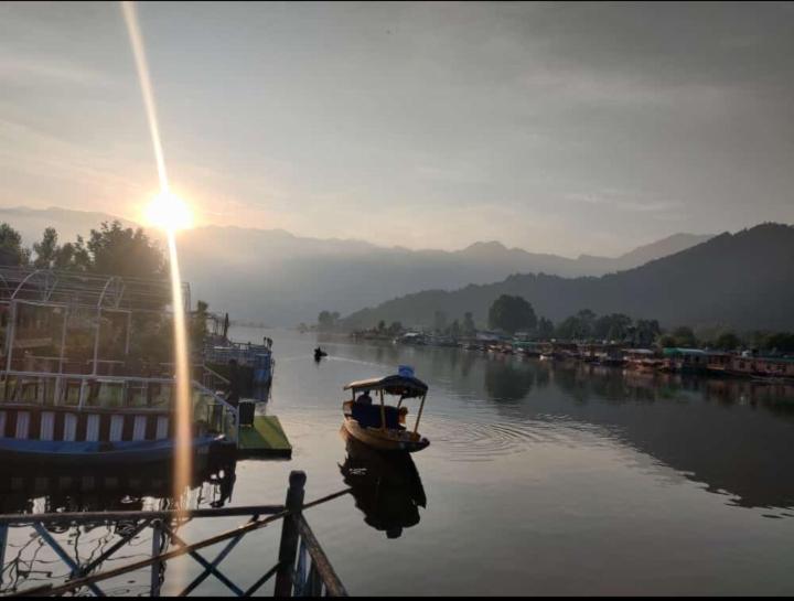 Nazneen Group Of Houseboats Srinagar  Bagian luar foto