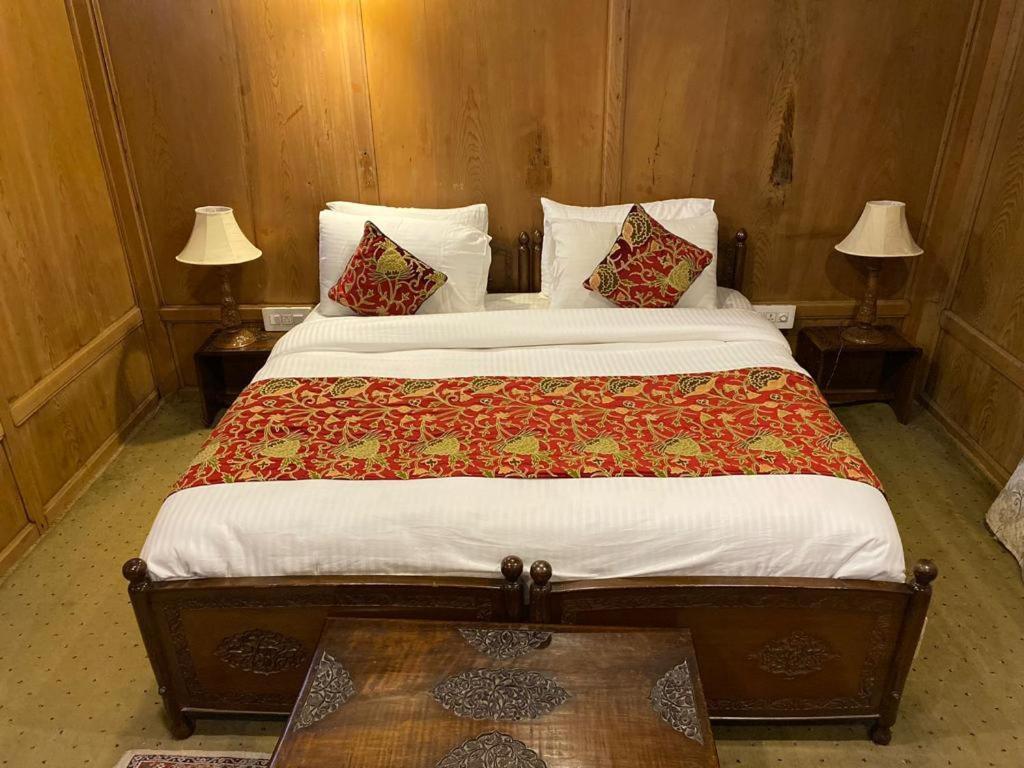 Nazneen Group Of Houseboats Srinagar  Ruang foto