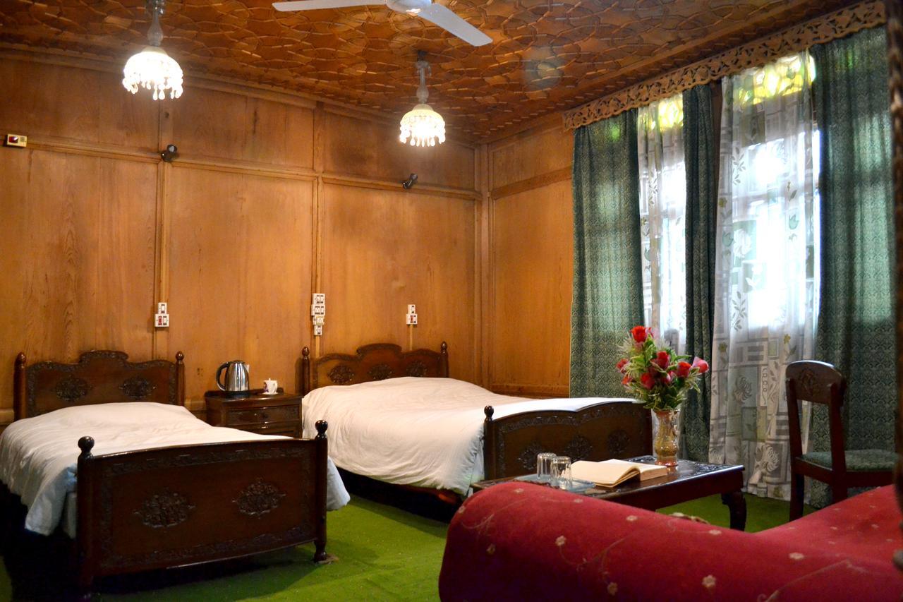 Nazneen Group Of Houseboats Srinagar  Bagian luar foto