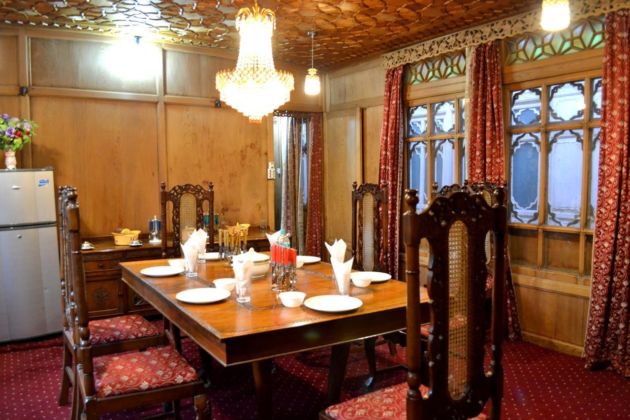 Nazneen Group Of Houseboats Srinagar  Bagian luar foto
